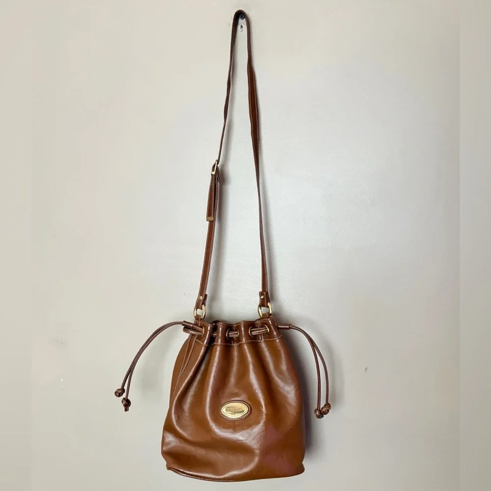WHITE STAG 90s faux leather bucket bag drawstring crossbody purse caramel brown
